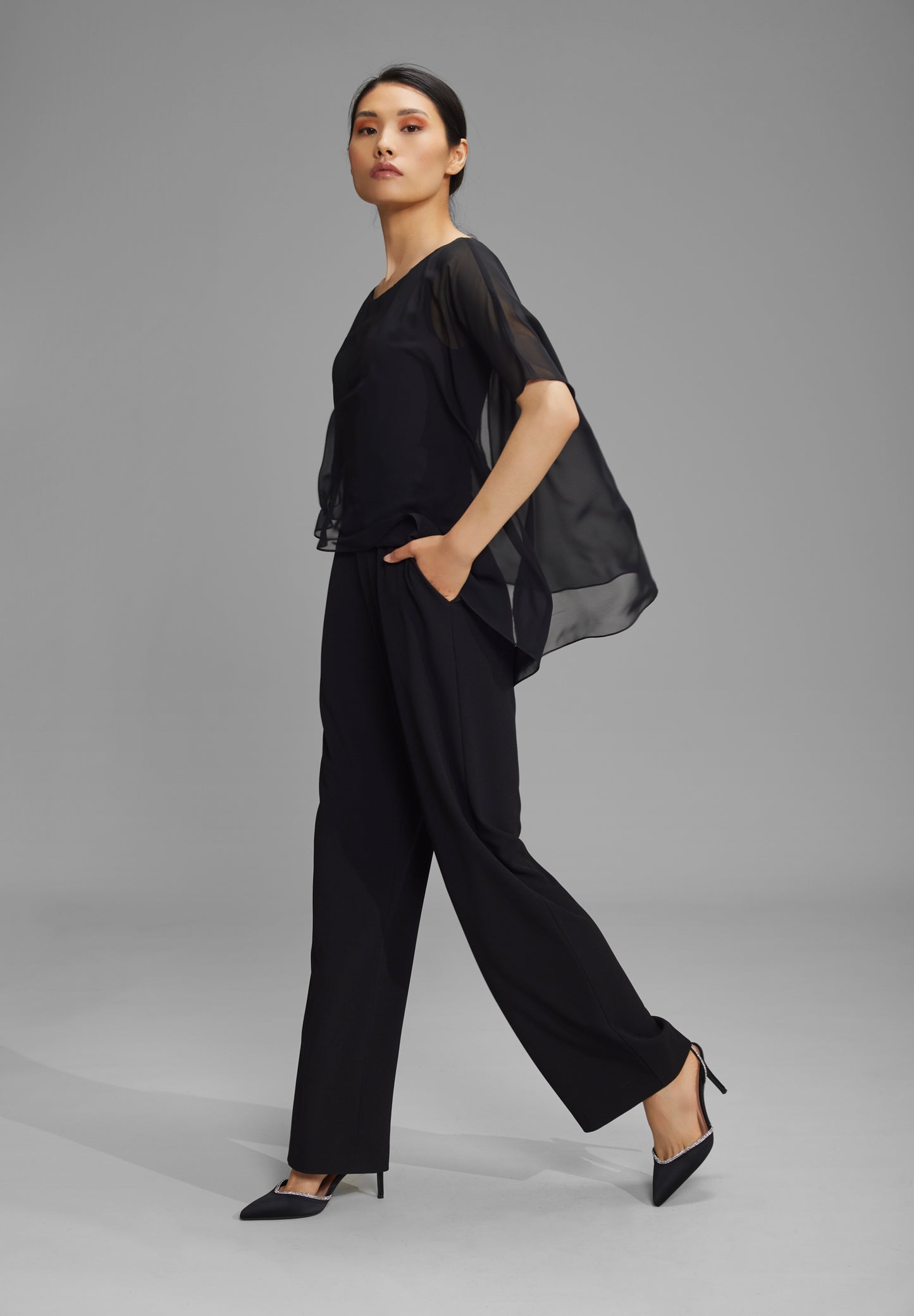 Jumpsuit mit asymmetrischem Überwurf