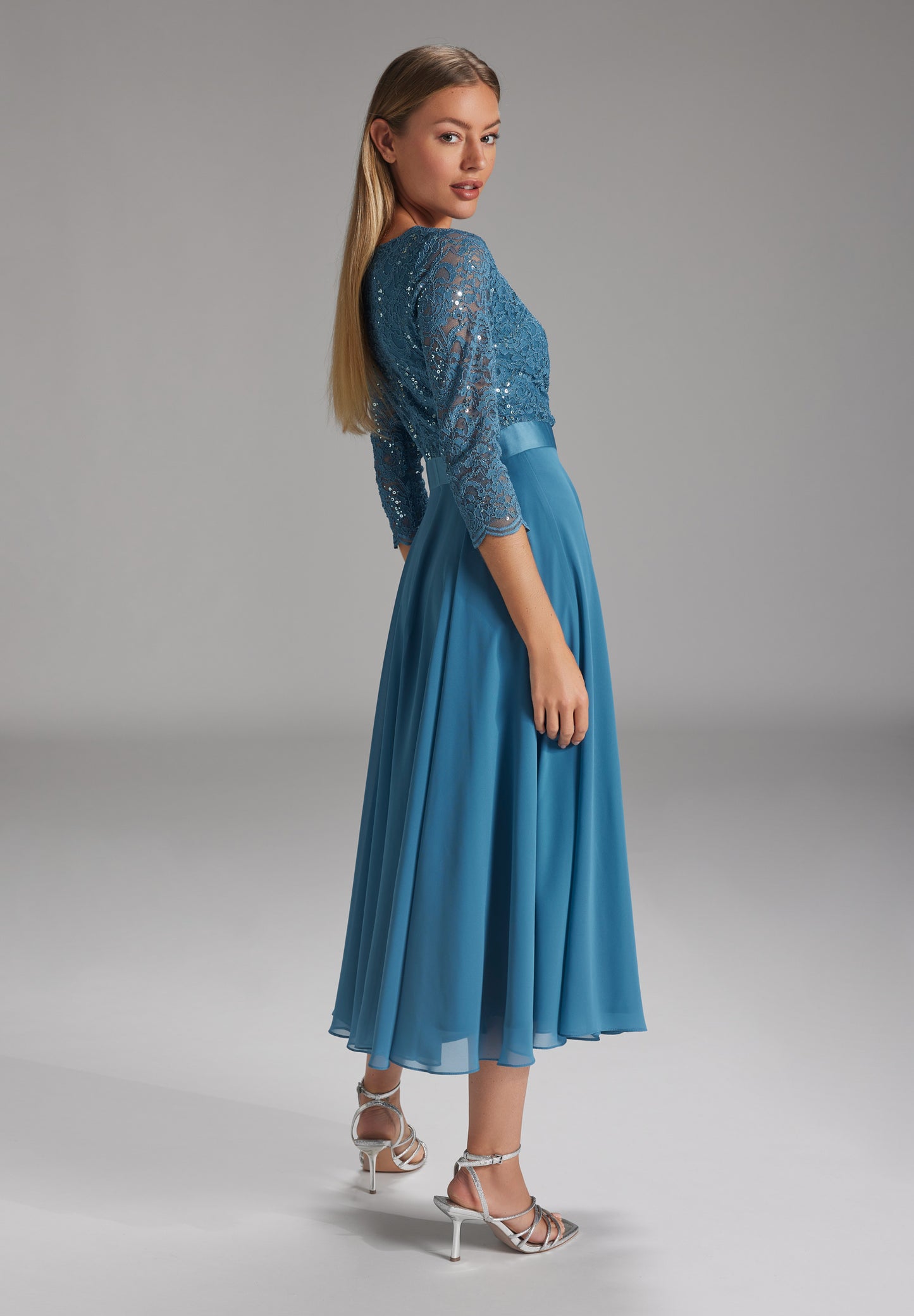 Spitzen-Chiffon-Kleid mit Bogenkante