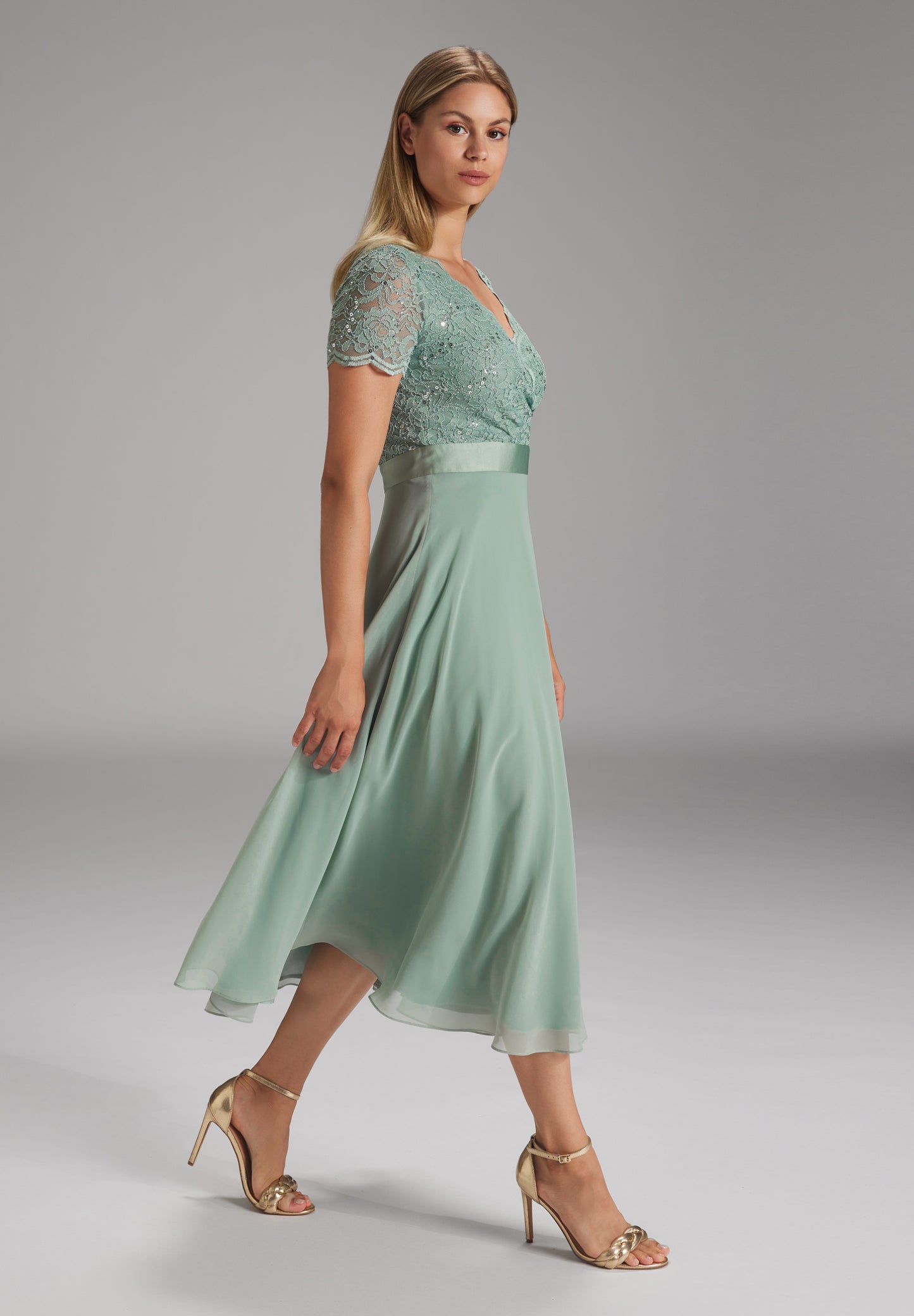 Spitzen-Chiffon-Kleid mit Taillenband