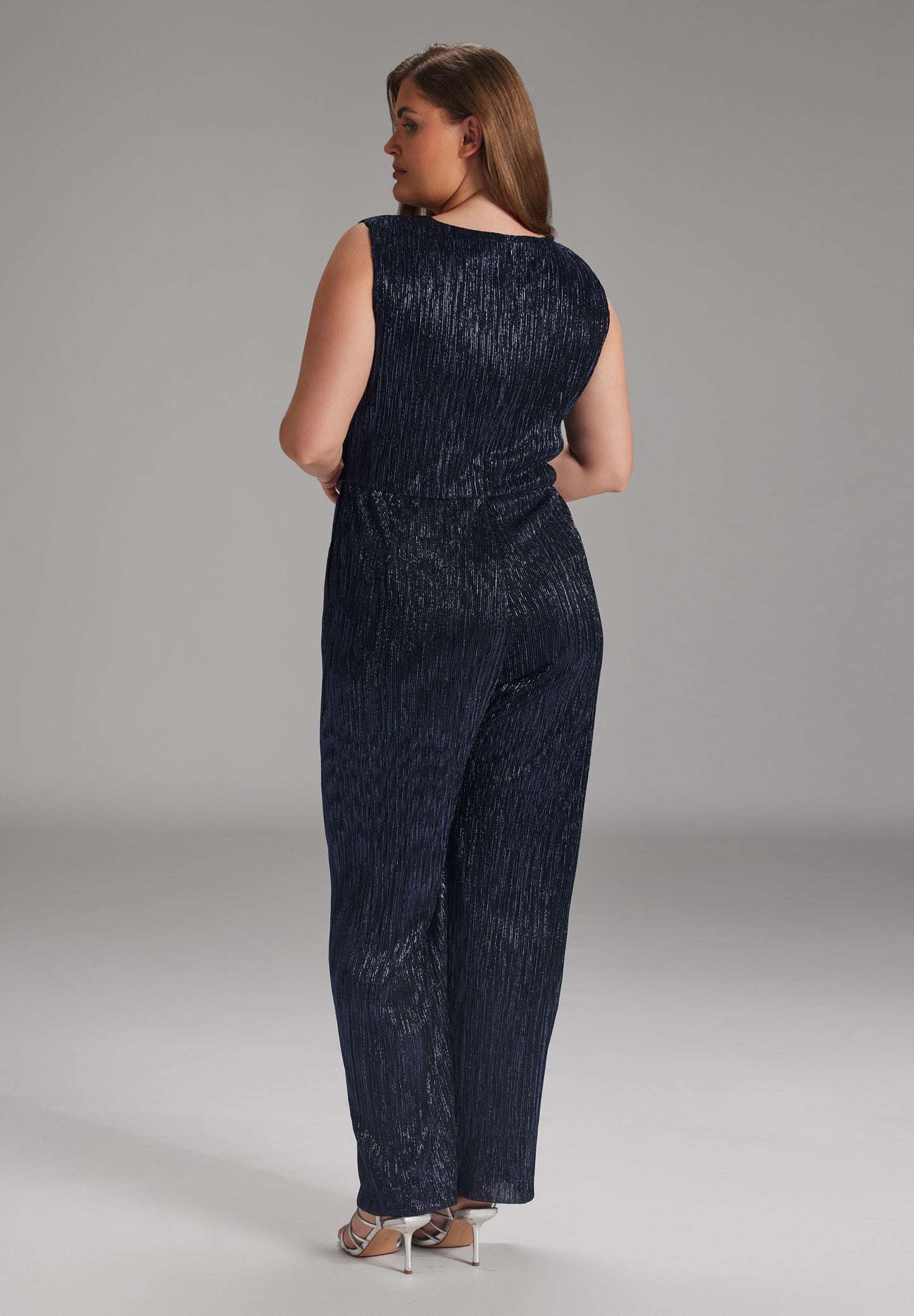 Curve / Plissierter Lurex-Jumpsuit ohne Ärmel