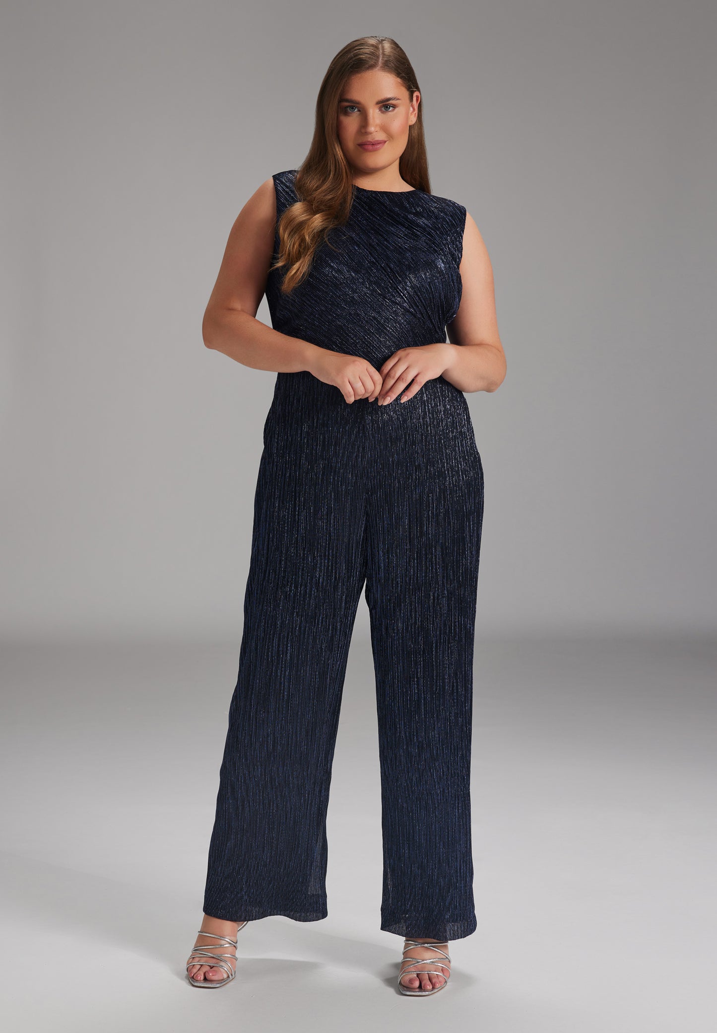 Curve / Plissierter Lurex-Jumpsuit ohne Ärmel