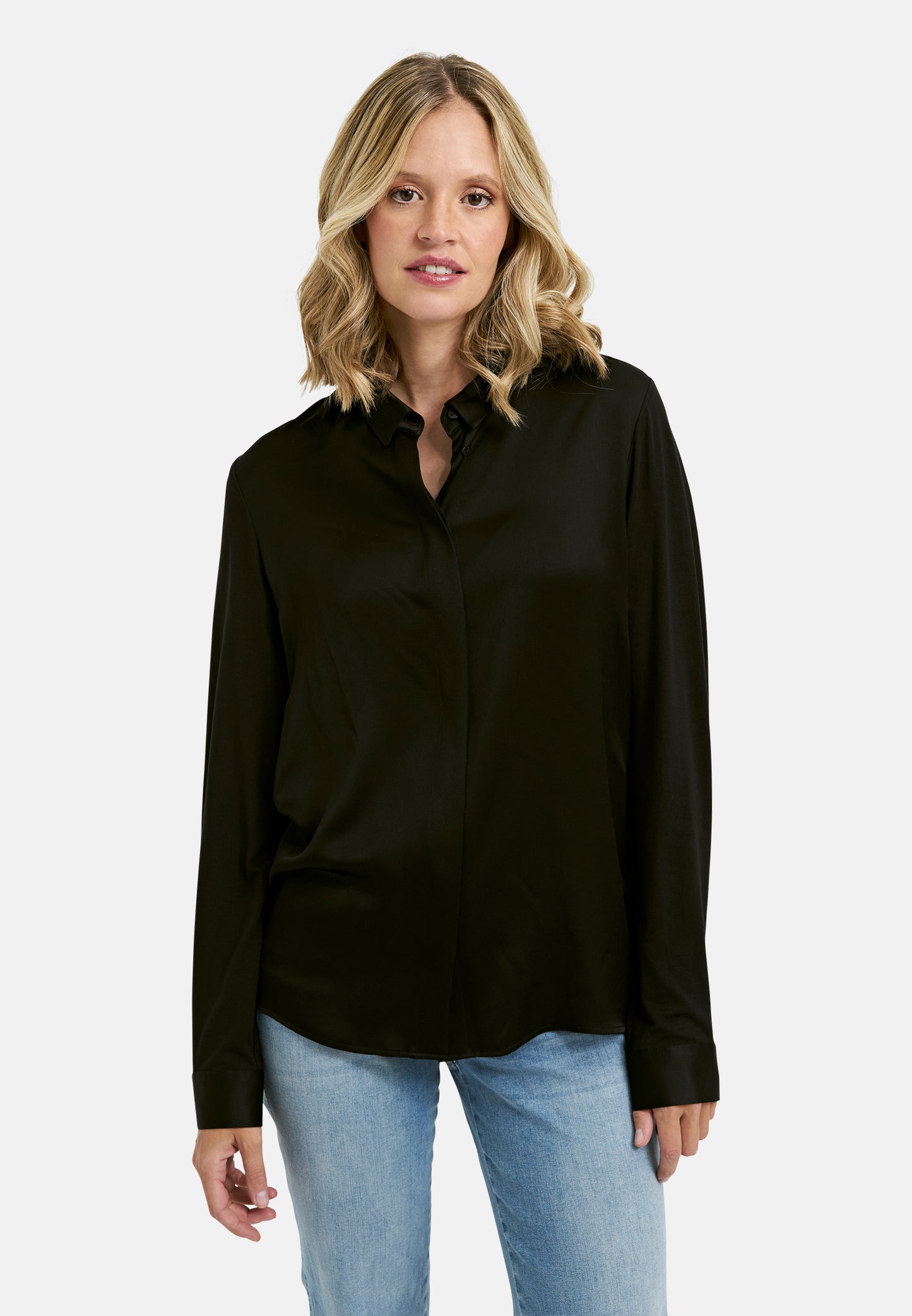 Blouse with collar, placket and 1/1 sleeves