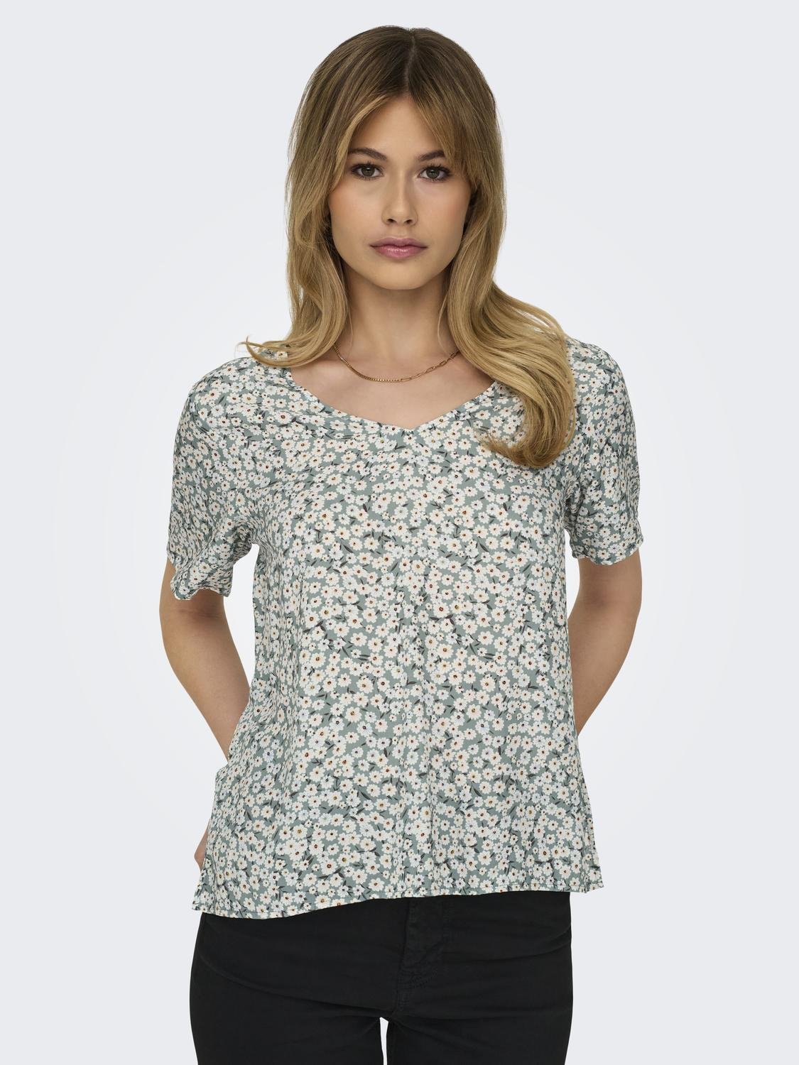 ONLSUSAN S/S V-NECK TOP WVN NOOS