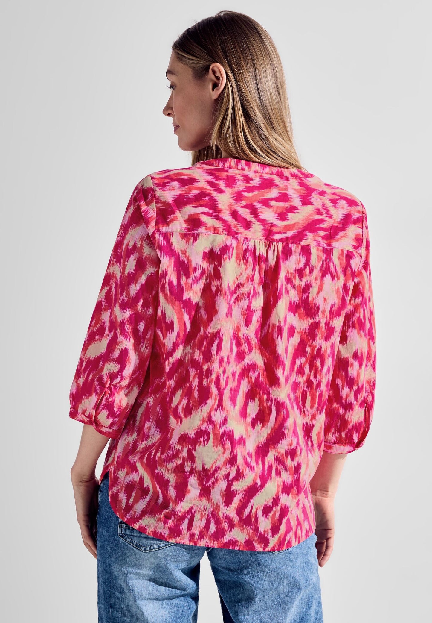 Bluse mit modernem Print