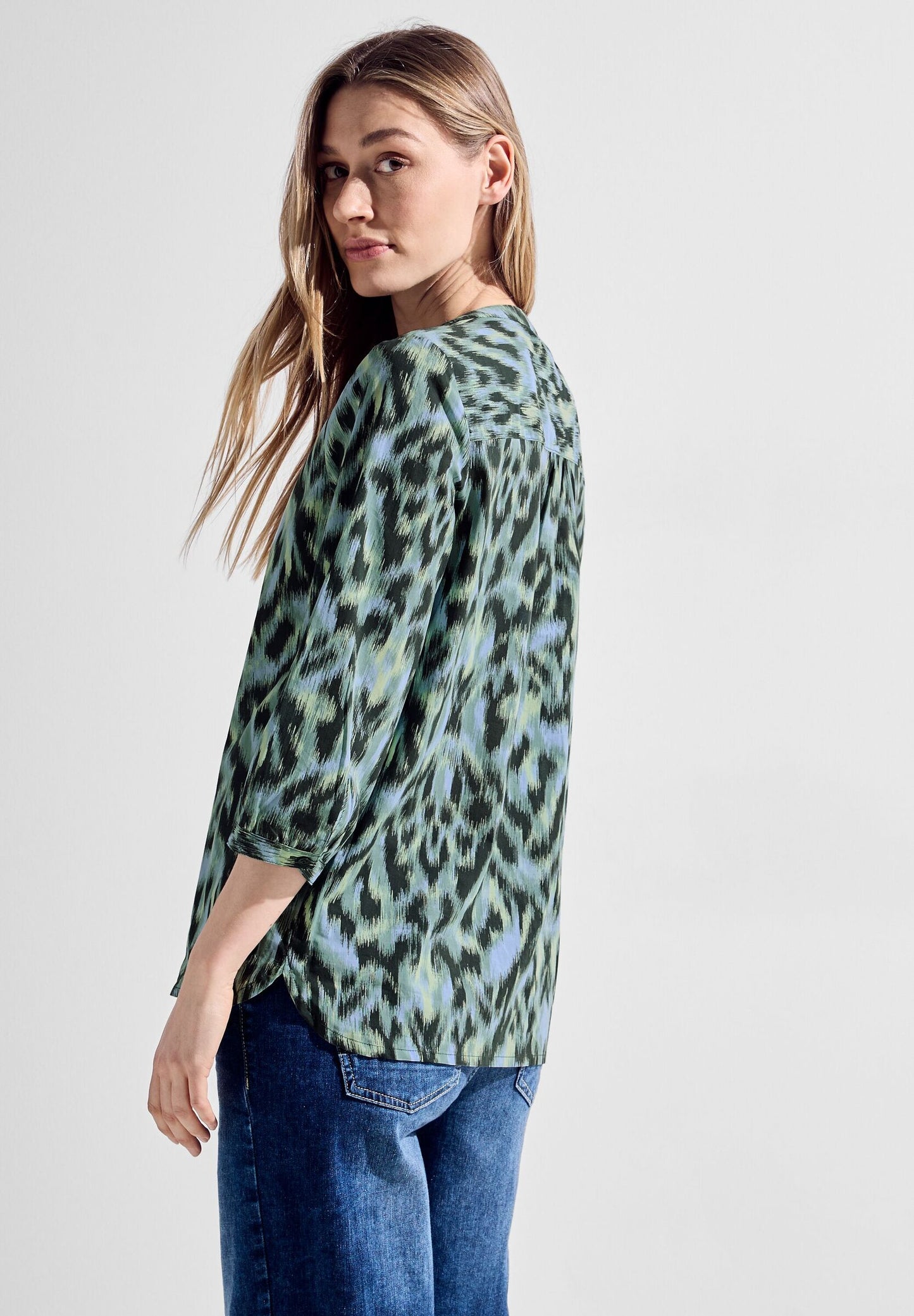 Bluse mit modernem Print