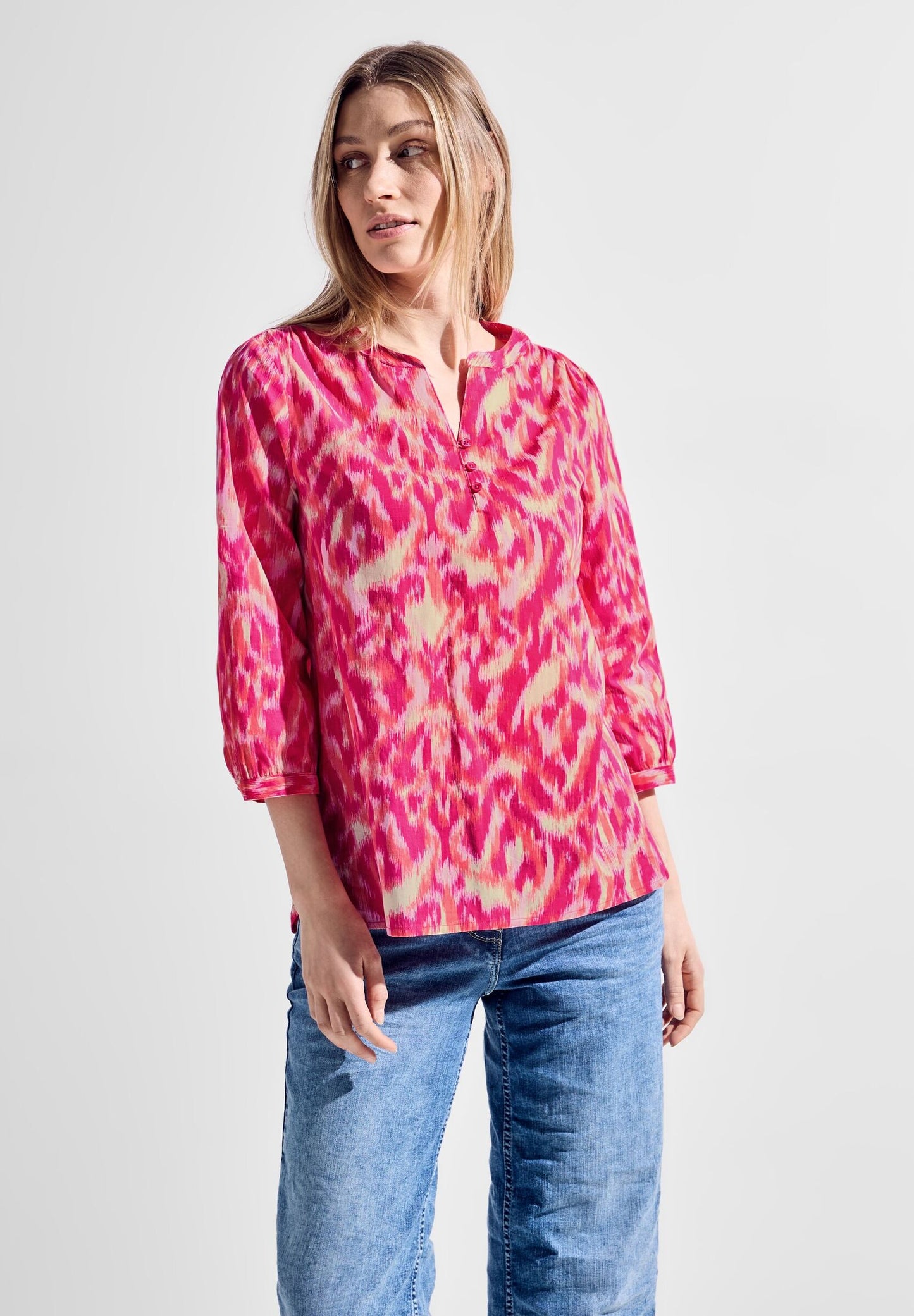 Bluse mit modernem Print