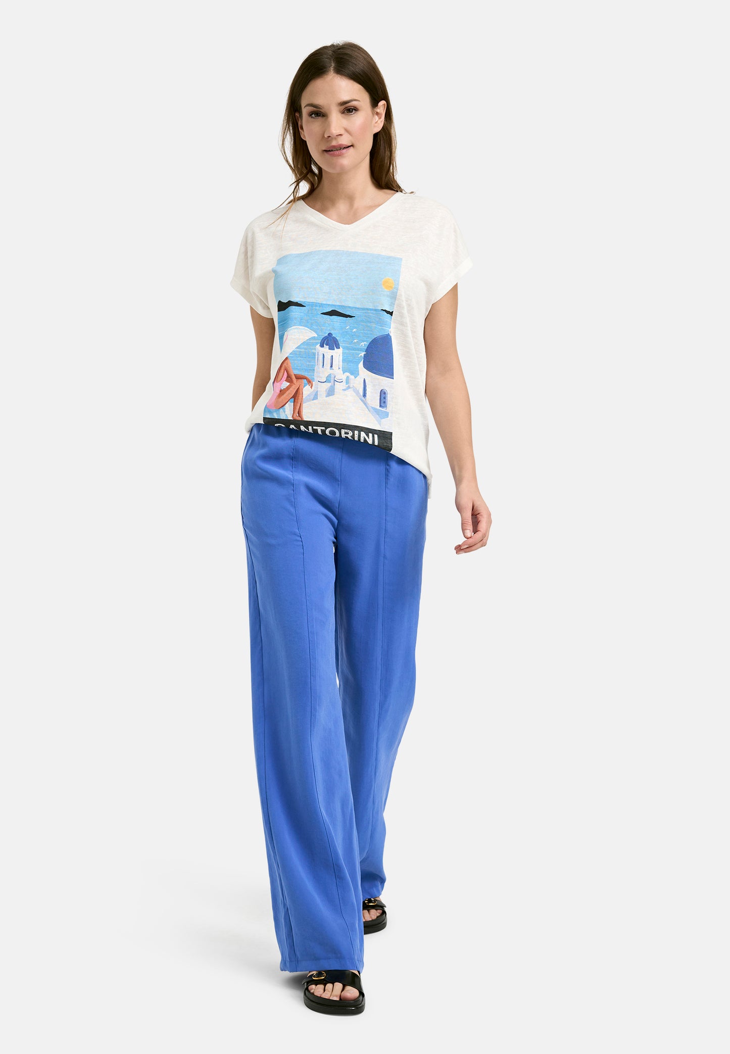 Shirt w oversized shoulder + roundneck and Artwork