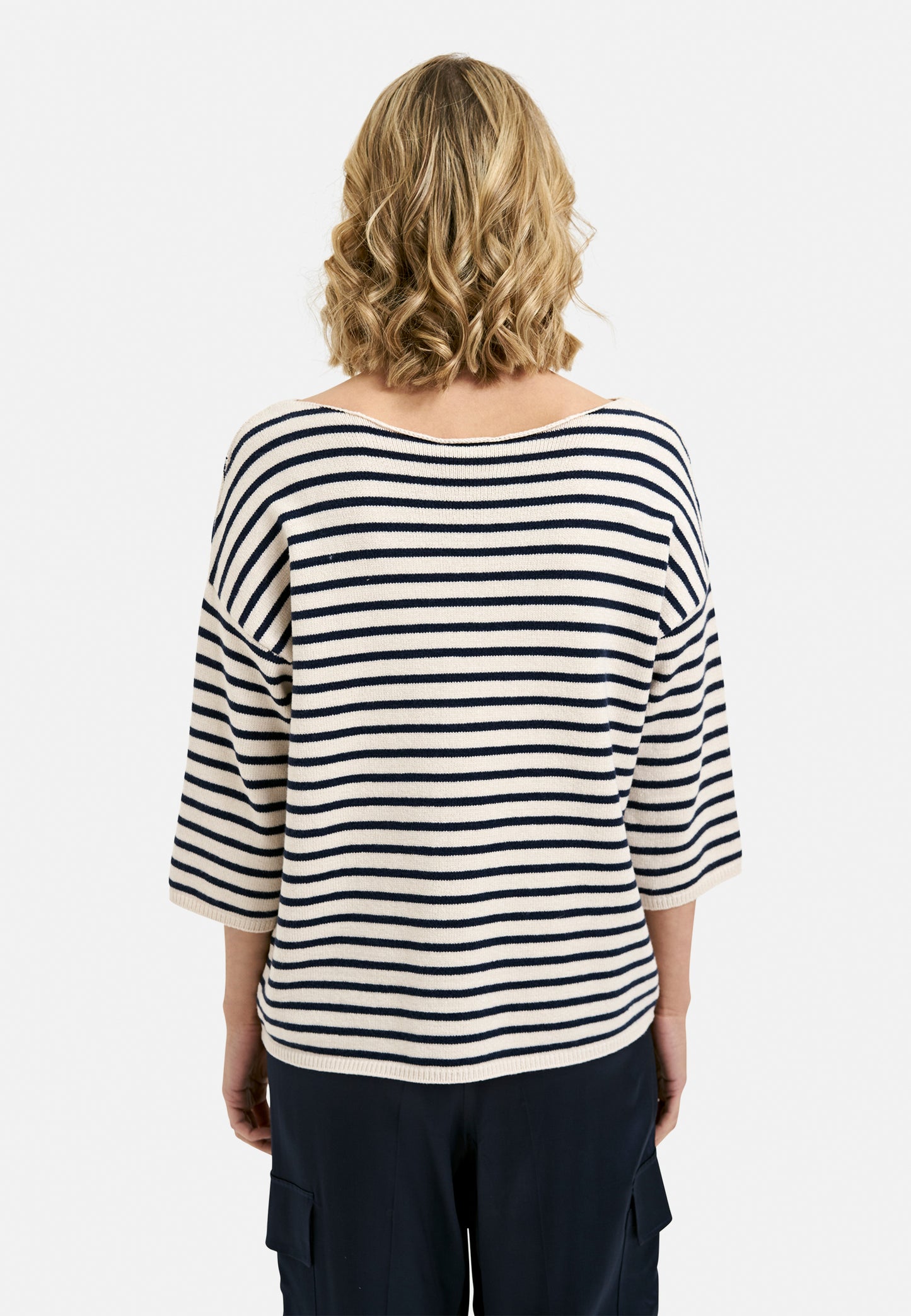 Pullover w roundneck, oversized shoulder + 3/4 sleeves