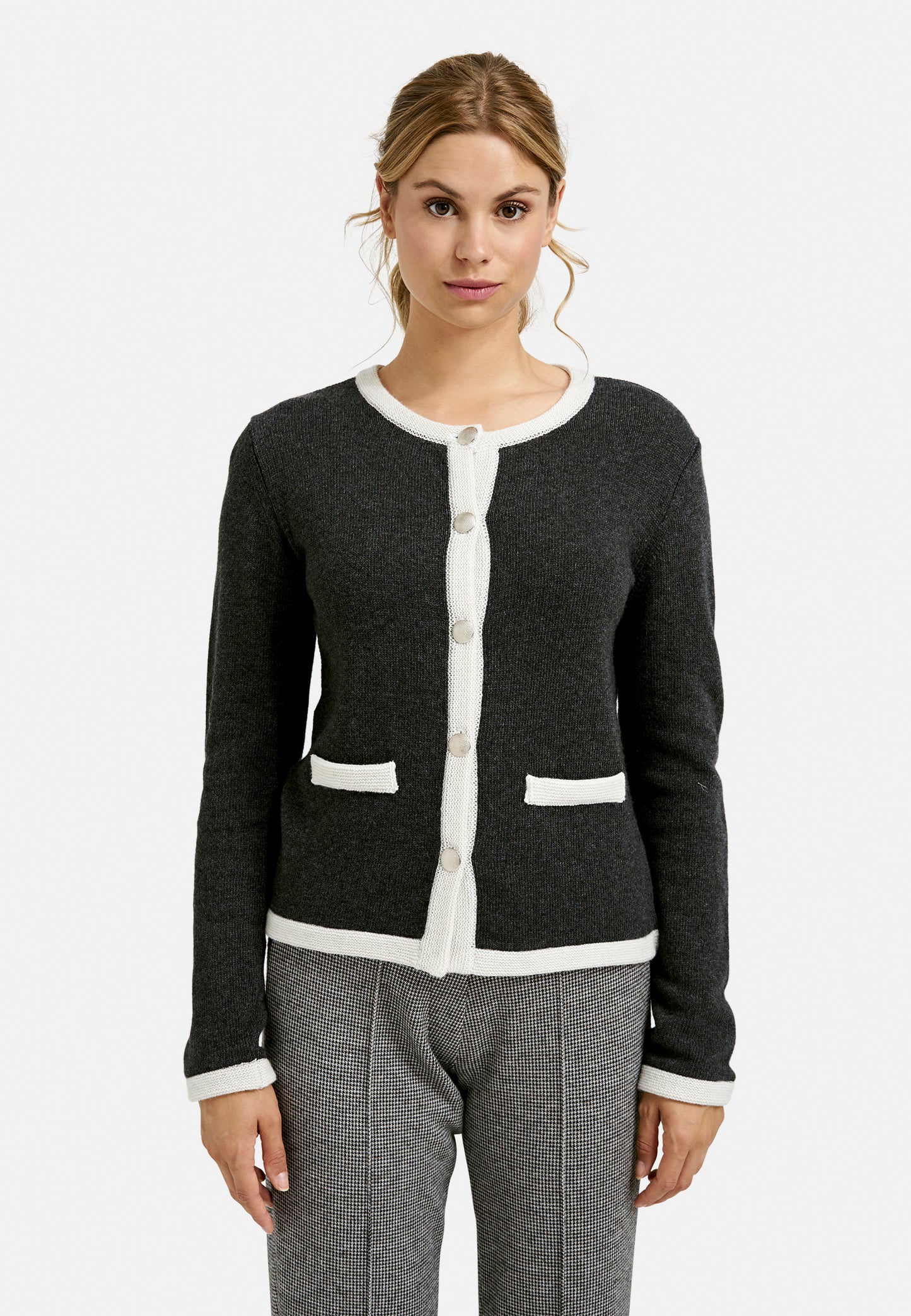 Cardigan w roundneck, placket at cf, 1/1 sleeves