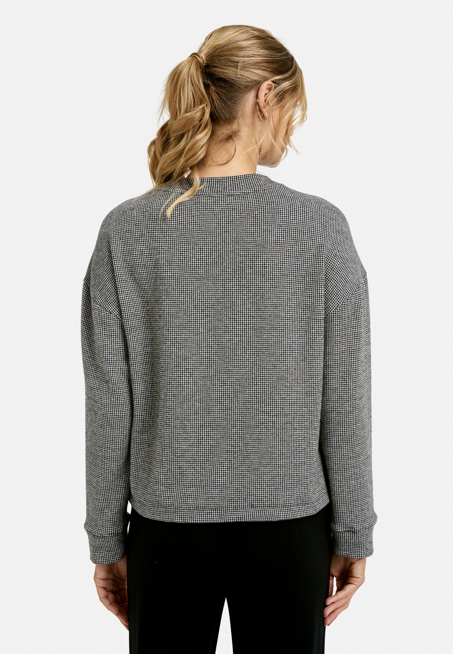 Sweatshirt w stand up cllar, oversized shoulder and 3/4 sleeve