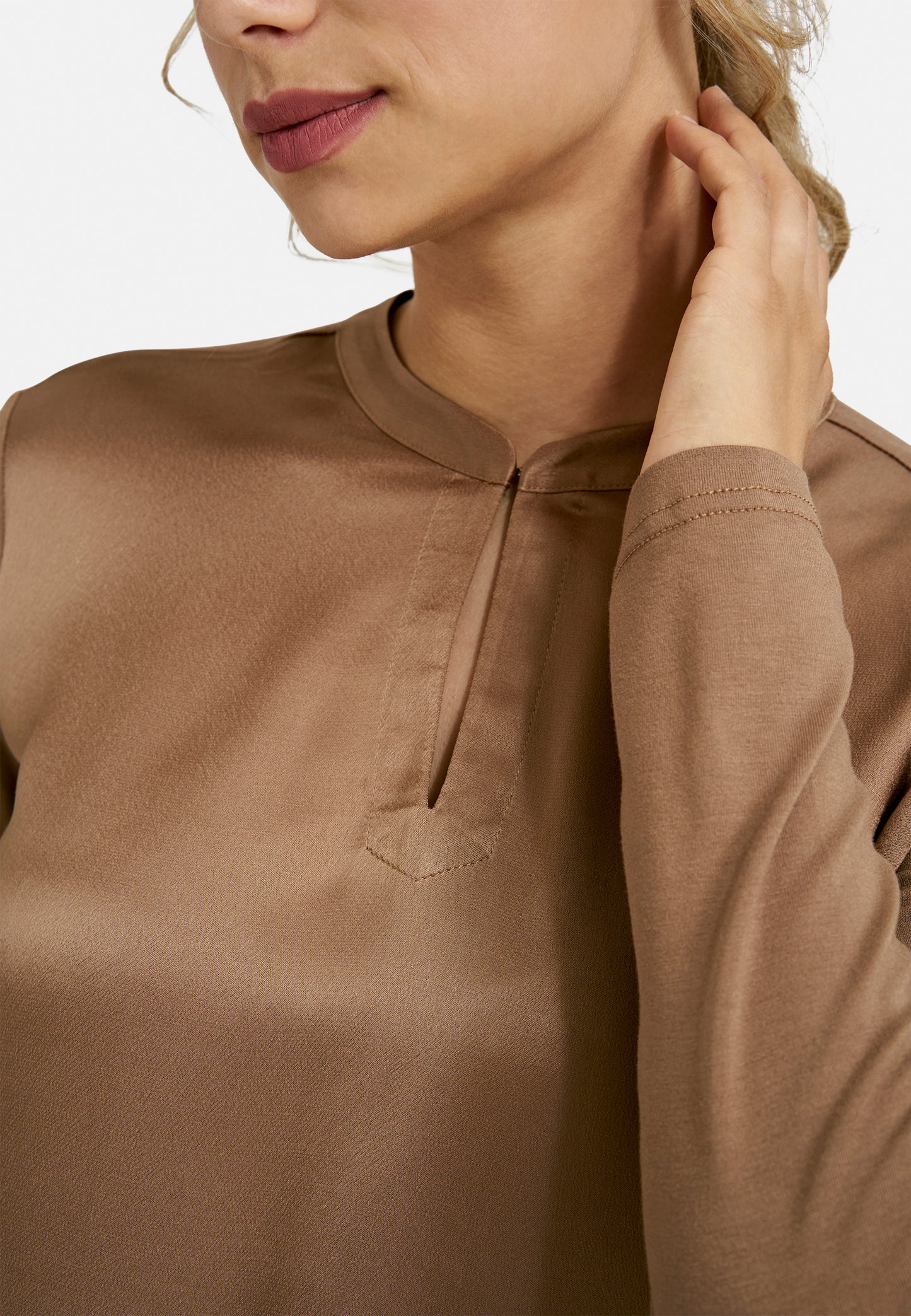 Longsleeve with roundneck and slit at cf, front woven fabric