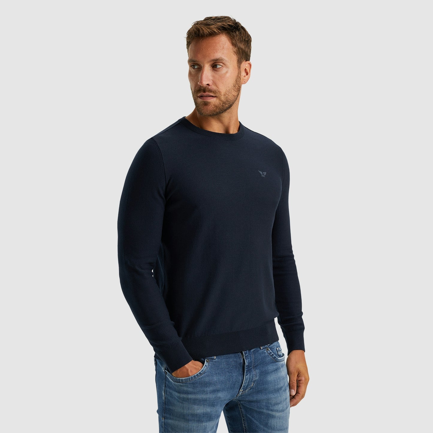 R-neck cotton knit