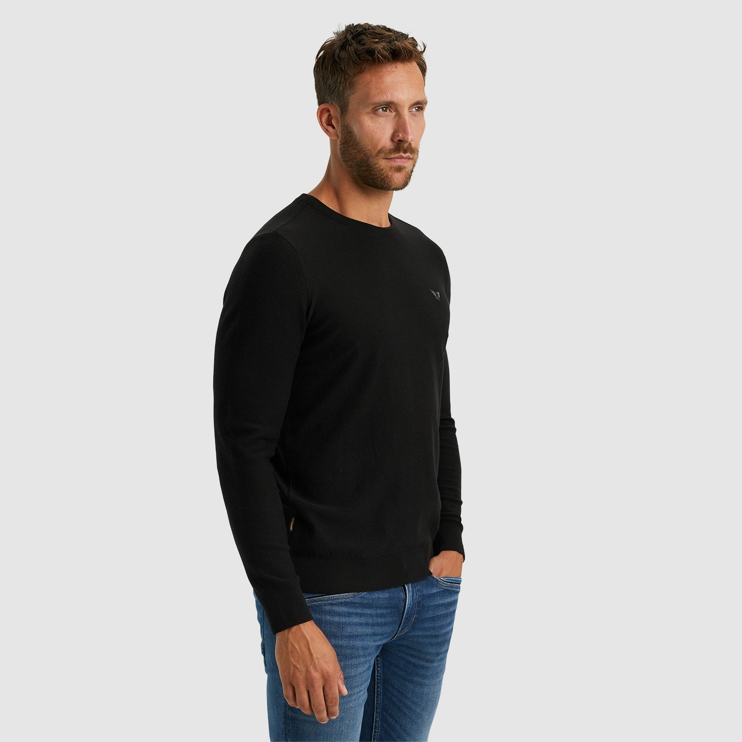 R-neck cotton knit