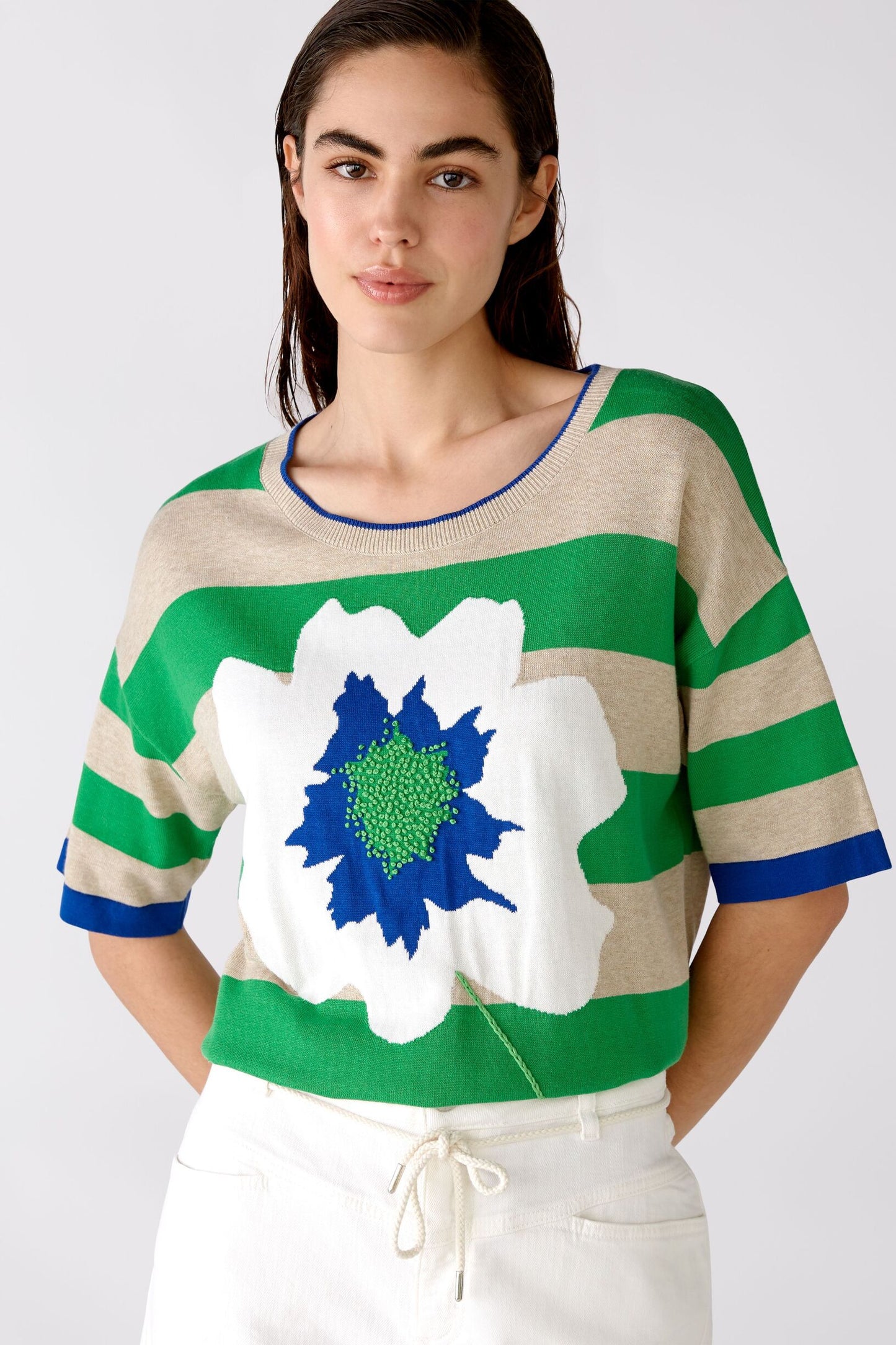 Kurzarmpullover mit Blumenmotiv